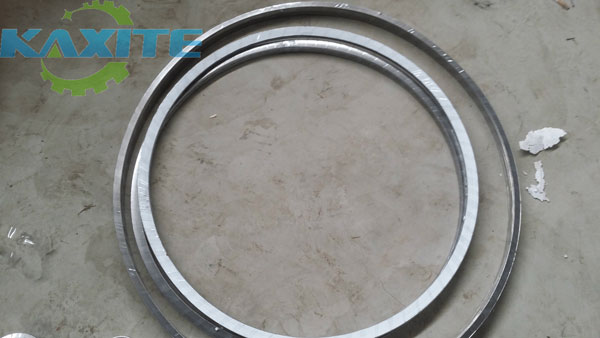 Basis Spiral Wound Dichtung verkaaft op den ungaresche Kënneg, fréizäiteg fir ze schécken